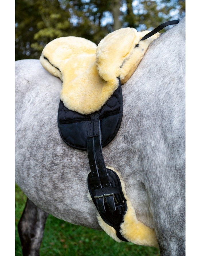 Selle sans arçon en mouton véritable HKM 13050 + sangle en mouton véritable HKM 13337.9123